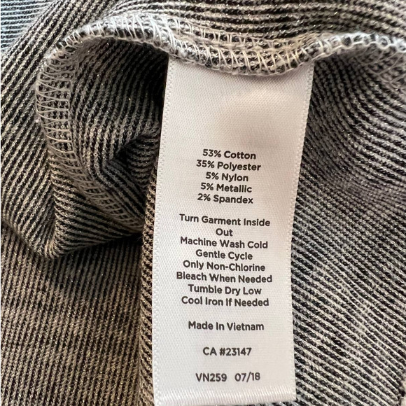 Talbots Boatneck Top in Houndstooth Pattern with Silver Polka Dots Size Medium - Picture 5 of 5